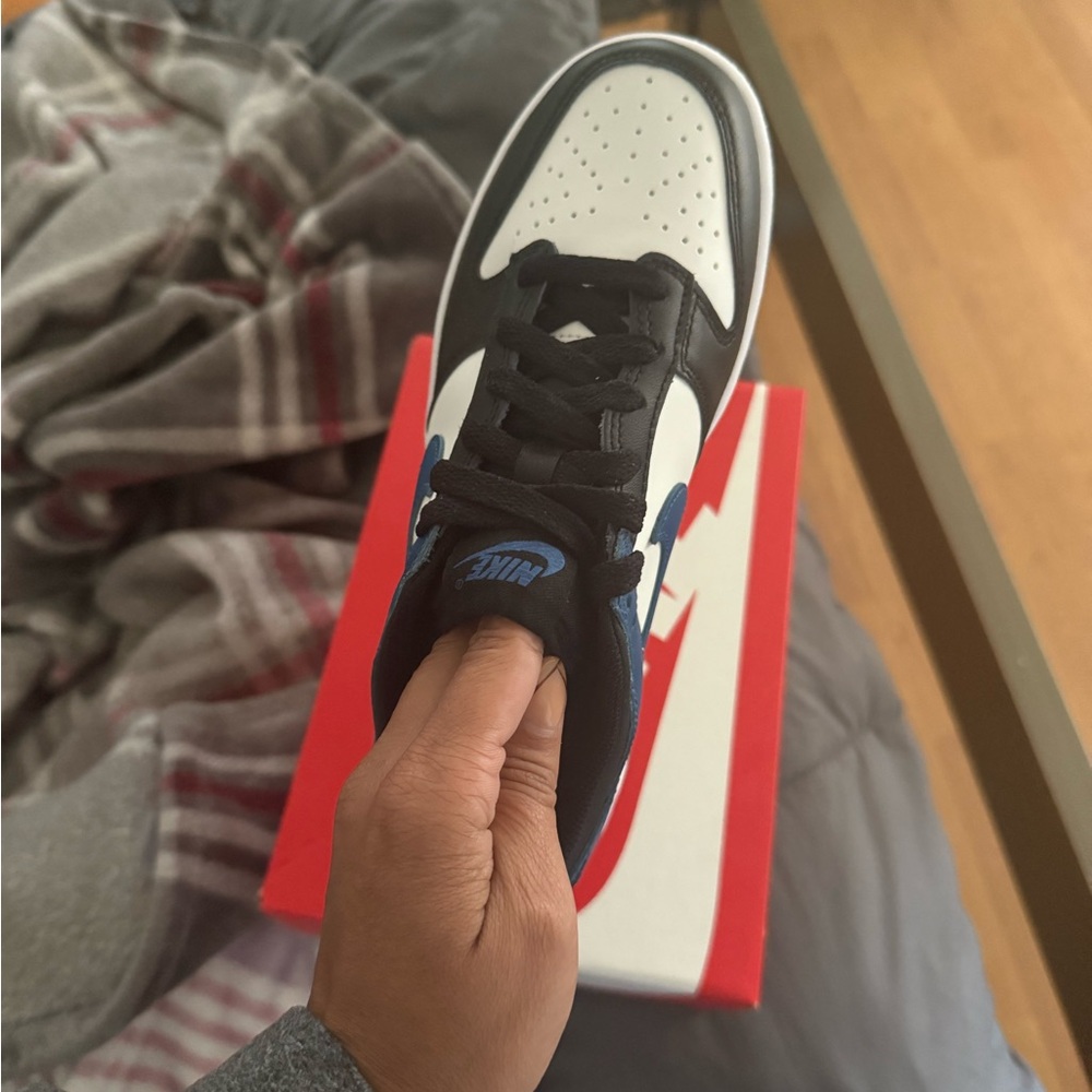 COPY - Nike Dunks Boys Size 6.5 BRAND NEW